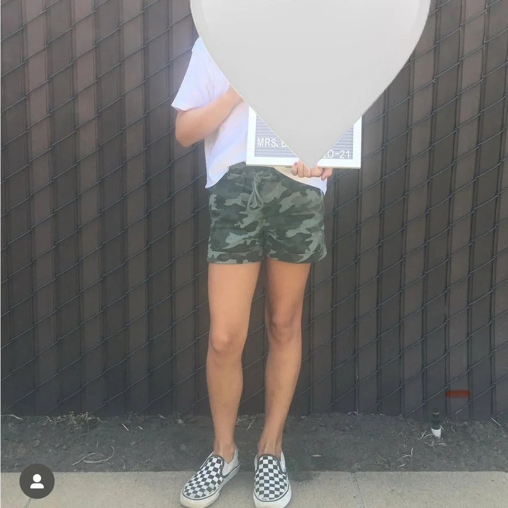 Camo Shorts pull on size 8 rolled hem elastic‎ waist drawstring